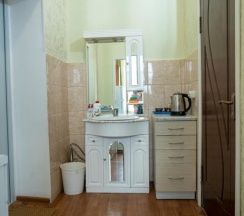 Кровать в общем номере в Товарково