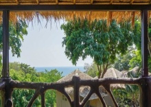 Номер Standard с балконом и с частичным видом на море в HIP Seaview Resort at Phi Phi