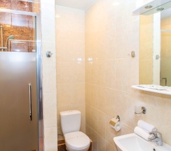 Стандартный четырехместный номер в Кароза