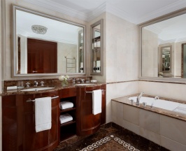 Номер супериор с одной кроватью King в The Carlton, Moscow