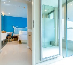Двухместный номер Superior с балконом (двуспальная кровать) в Centara Sonrisa Residences & Suites Sriracha