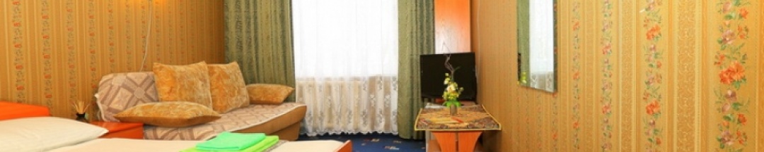 6: Двухместный улучшенный, с двуспальной кроватью и рабочим местом [18-22квм] в Мк Аврора