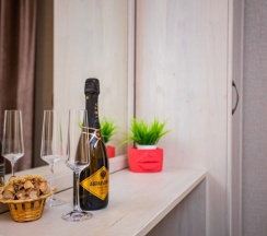 Стандарт 5-местный с двуспальной и односпальной кроватями и балконом в Джульетта