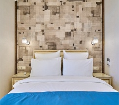 Студия Панорамная улучшенная с балконом, мини кухней и видом на город и море в Амбассадор