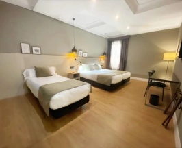 Четырёхместный семейный номер в Hotel Cortezo