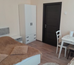 Двухэтажный дом с видом на реку, сад и горы в Гостевой дом