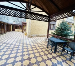 Шестиместные апартаменты с балконом в Гостевой дом