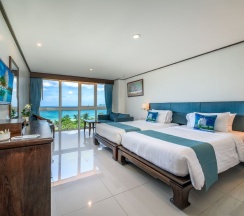 Двухместный номер Superior с балконом и с видом на море 2 отдельные кровати в Andaman Beach Suites Hotel