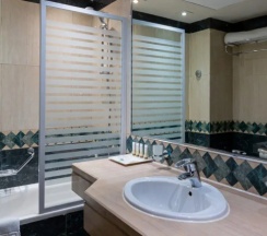 Двухместный семейный люкс Executive (2 отдельные кровати) в Triumph Plaza Hotel