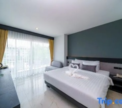 Двухместный полулюкс с видом на бассейн двуспальная кровать в Lhc Hotel And Resort