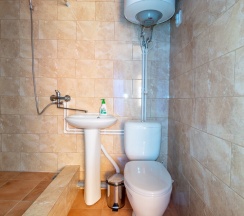 Трехместный номер стандарт с двухспальной и односпальной кроватями в Восход