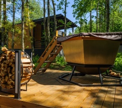 Улучшенный коттедж с двумя спальнями и купелью в Black Village Family