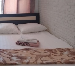 Стандартная двухместная комната с 1 кроватью, с общей ванной комнатой и видом на город в Мир