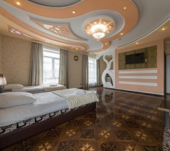Трёхместный номер Standard с балконом в Версаль