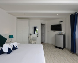 Номер Deluxe с балконом и с видом на сад в Kata White Villas