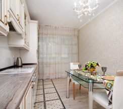 Двухместные апартаменты Comfort с 3 комнатами с балконом двуспальная кровать в Квартирное бюро