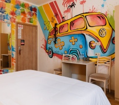Блочный номер с двуспальной кроватью с общей ванной и туалетом в Ays Design Hotel