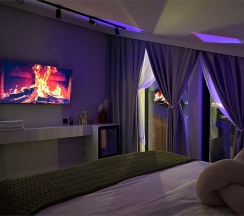 Дом «DOUBLE» с банным чаном на террасе в Luxe House