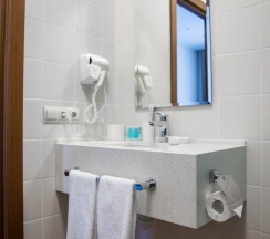 Номер стандарт улучшенный с 1 двуспальной кроватью в Хабаровск