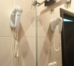 МАЛЕНЬКИЙ 2-местный со ВСЕМИ удобствами (старый номерной фонд) в MaxxRoyal