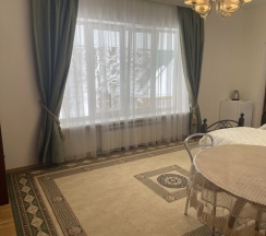 Четырёхместный номер Superior с балконом и с красивым видом из окна в Белалакая