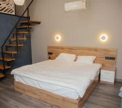 Двухуровневый Джуниор Сюит на втором этаже со своей зоной отдыха в Игуана