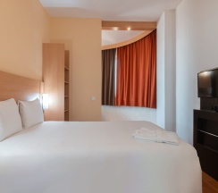 Двухместный номер Luxury с видом на город двуспальная кровать в Отель Ibis Астана