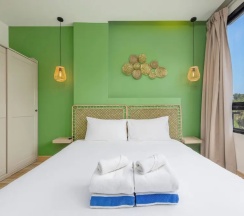 Семейные апартаменты с 2 комнатами с балконом в The Lago Apartments by Tropiclook