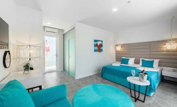 Номер Deluxe в Bora Bora Club Hotel