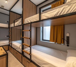 Кровать в общем номере в Petit Hostel La Latina - Adults Only