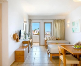 Двухместный люкс c 1 комнатой 2 отдельные кровати в Louis Althea Beach Hotel