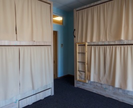 Спальное место в 6 местном номере для женщин в Nice Hostel