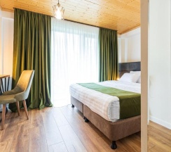 Двухместный номер Standard с балконом двуспальная кровать в Hotel Chatini Mestia