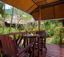 Бунгало Standard с балконом и с красивым видом из окна в Palm Leaf Resort