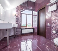 Двухместный полулюкс Мансарда с красивым видом из окна двуспальная кровать в Театр