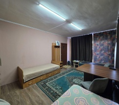 Комната стандарт с 2 односпальными и 1 двуспальной кроватью в ЭтноДом Тюрк