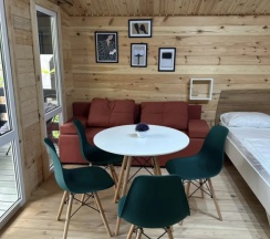 Коттедж Superior с балконом в Green Garden