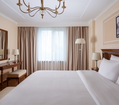 Президентский номер с кроватью размера "king-size" в Radisson Hotel Ulyanovsk