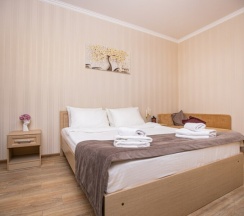 Комфорт двухкомнатный с гардеробной и балконом до 5 гостей в Джульетта