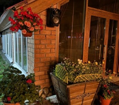 Коттедж c 1 комнатой с видом на парк в Старый Архыз