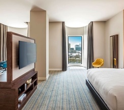 Двухместный полулюкс с видом на сад двуспальная кровать в Отель Courtyard by Marriott Baku