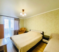 Апартаменты с балконом и с видом на город в Apartments on str. International, bld. 36