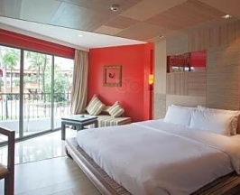 Двухместный номер Superior с видом на бассейн двуспальная кровать в Patong Beach Hotel
