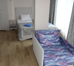 Трёхместный номер Comfort с балконом и с красивым видом из окна в Green hills