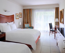 Двухместный номер Deluxe с видом на бассейн 2 отдельные кровати в Naama Bay Promenade Beach Resort by Accor