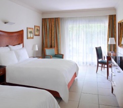 Двухместный номер Deluxe с видом на бассейн 2 отдельные кровати в Naama Bay Promenade Beach Resort by Accor
