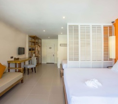 Четырёхместный номер Grand Deluxe с видом на бассейн в Arinara Beach Resort Phuket