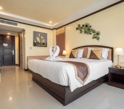 Двухместный номер Deluxe с видом на море двуспальная кровать в Baan Sailom Resort