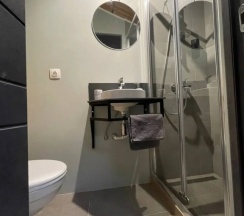 Ike Yildyz в Апарт-отель 63 Apartment