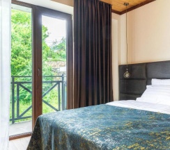 Двухместный номер Standard с балконом двуспальная кровать в Hotel Chatini Mestia